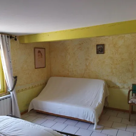 La Fermette Hotel *